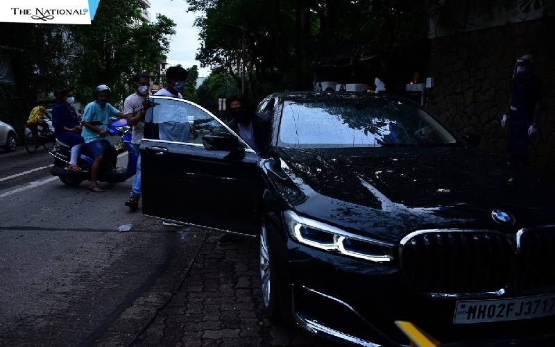 Arjun Rampal Spotted At Hakim Alim Salon In Bandra Photos And Videos Arjun rampal stayed with his mother after the separation of his parents and attended the st. arjun rampal spotted at hakim alim