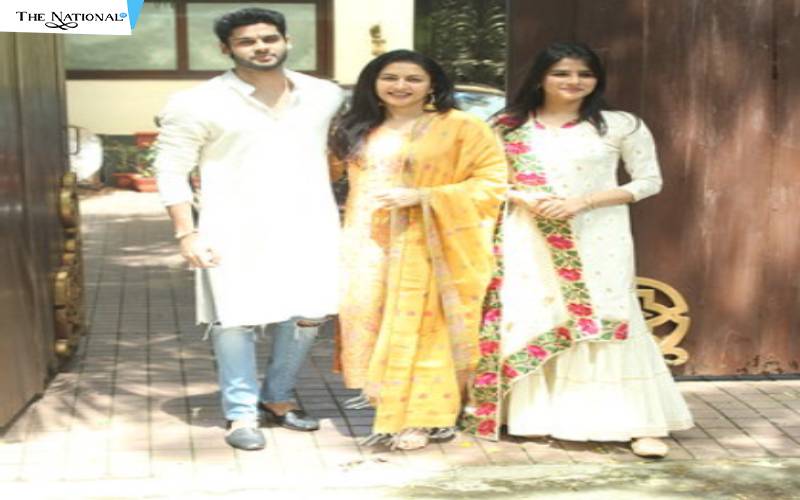 Bhagyashree With Son Abhimanyu Daughter Avantika Celebrate Rakshabandhan At Their Juhu Home Photos And Videos Bhagyashree (born 23 february 1969) is indian film actress. the national tv