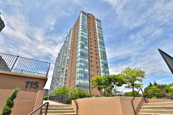 115 Hillcrest Ave, Mississauga