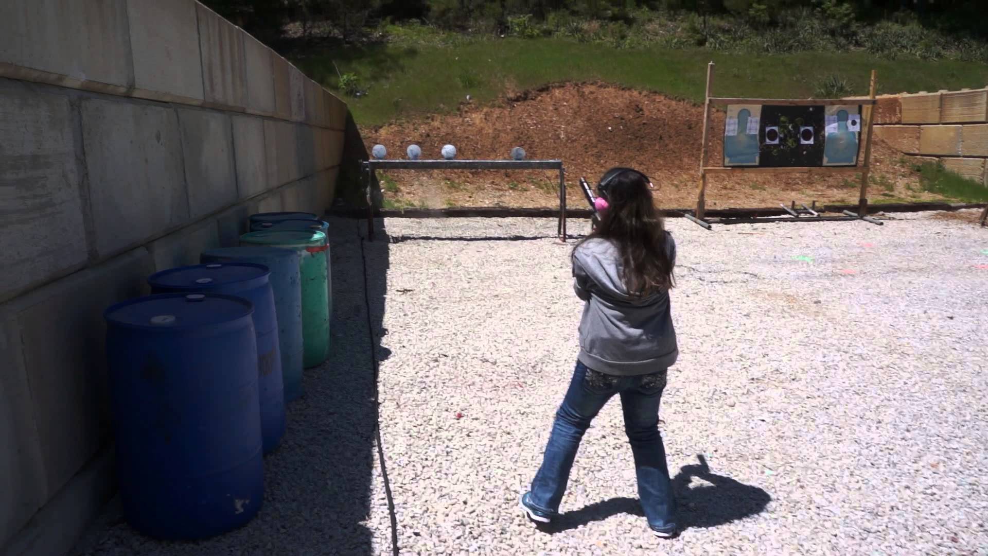 12 YR OLD GIRL SHOOTS A SMITH AND WESSON 629 STEALTH HUNTER