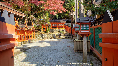 A private courtyard in the larger shrine area.