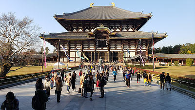 A front view of Todaiji.