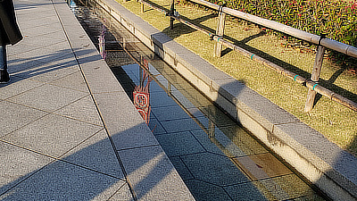 A water feature along the main walkway to Todaiji.