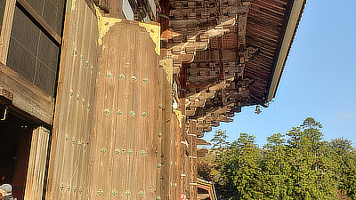 People gathered at the main doors to enter Todaiji.