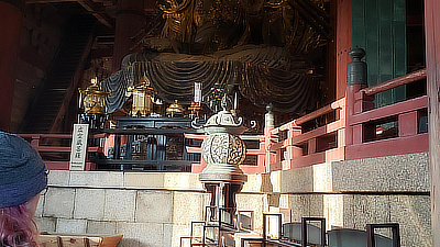 The left-hand Buddha statue within Todaiji.