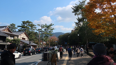 The view walking to Deer Park with the mountains in the distance.