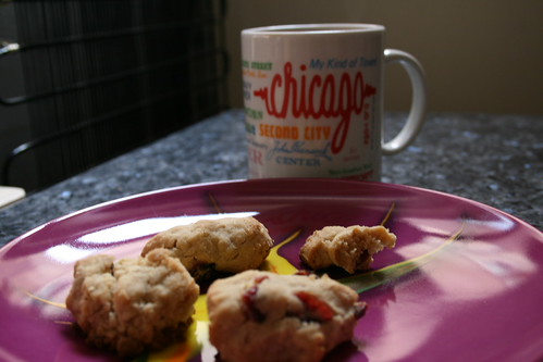 Cookies and tea in a 'Chicago' coffee mug.