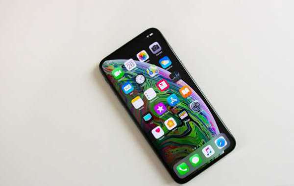 YouTuber khoe 'đập hộp' iPhone 11 Max nhưng bị chê ngón tay bẩn