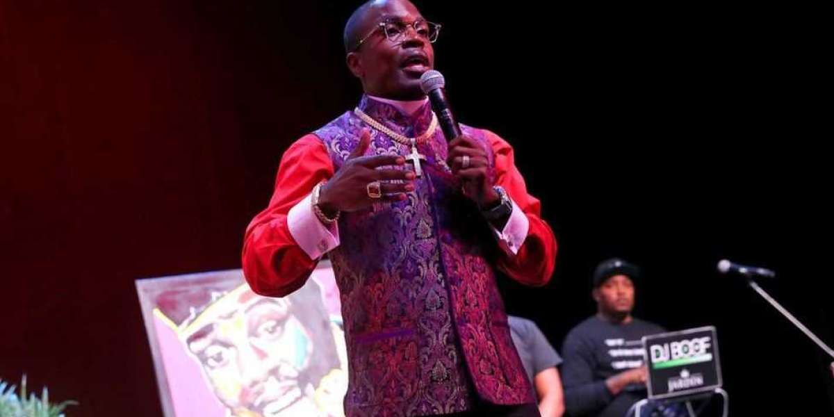 'Flashy' NYC bishop robbed of $1m in jewellery during live sermon