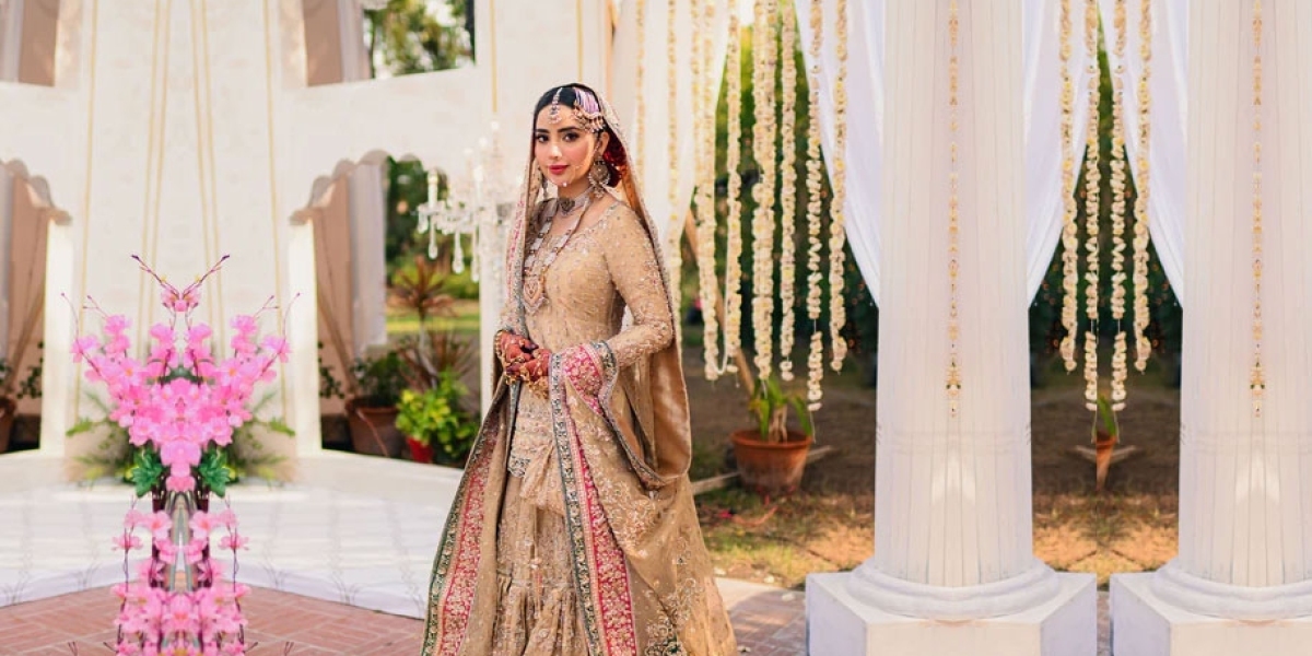 Elegance Redefined: Faiza Saqlain - Your Gateway to Luxury Fashion in the UK