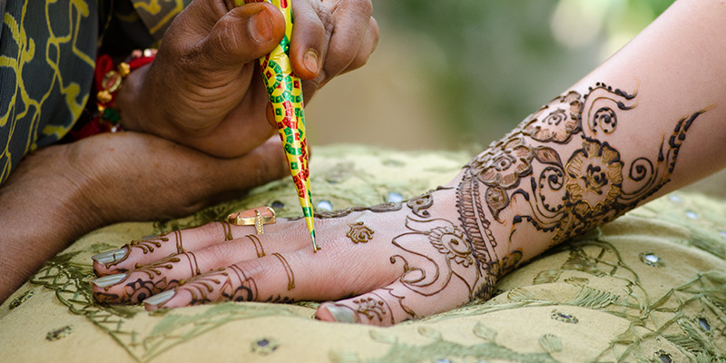 Best Henna Mehndi Artist & Mehndi Designs in Dubai & Sharjah