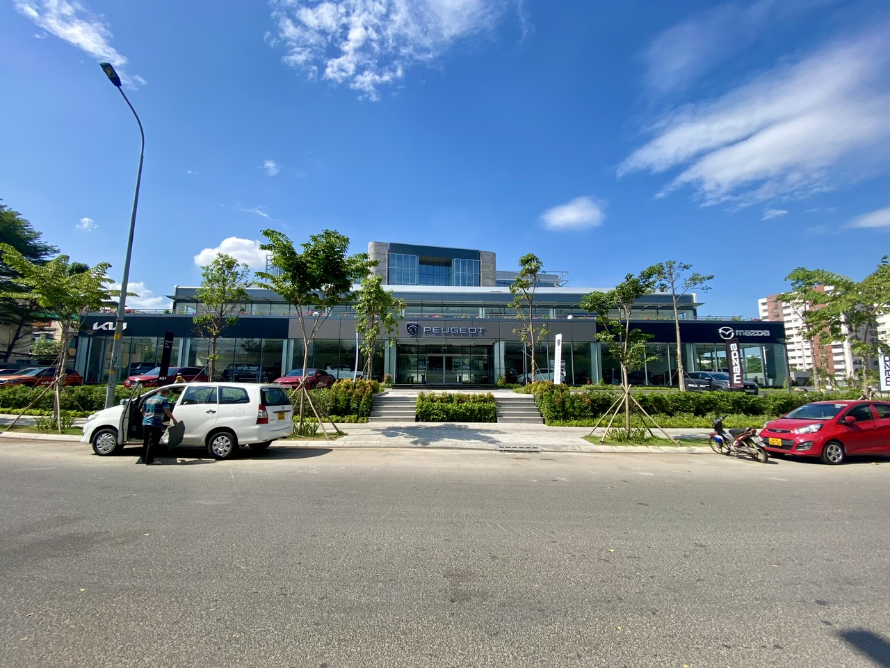 Kia Phan Huy Ích - Thêm một showroom trưng bày xe KIA tại GV