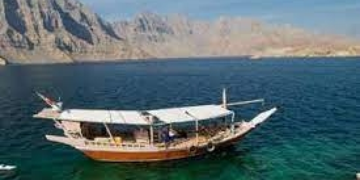 Musandam Dhow Cruise from Dubai: A Romantic Getaway