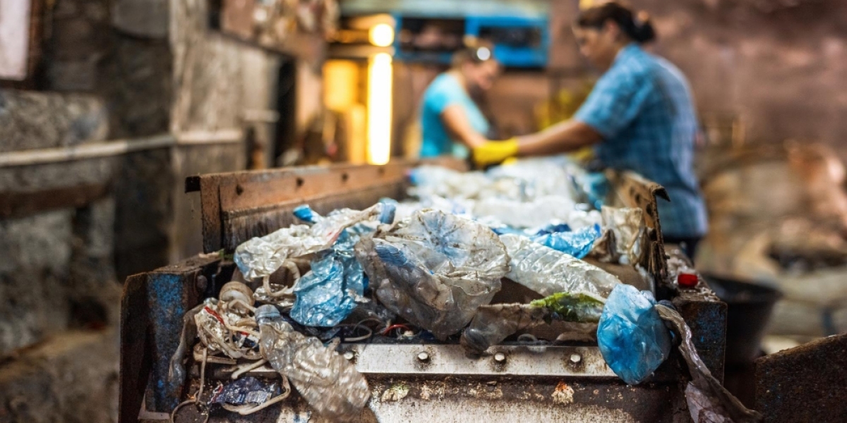 Waste Recycling Services Market: A Comprehensive Analysis of Growth Trends and Opportunities