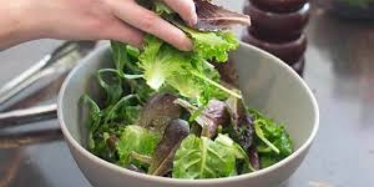 Behind the Bowl: Crafting the Perfect Dressing for Restaurant Salads