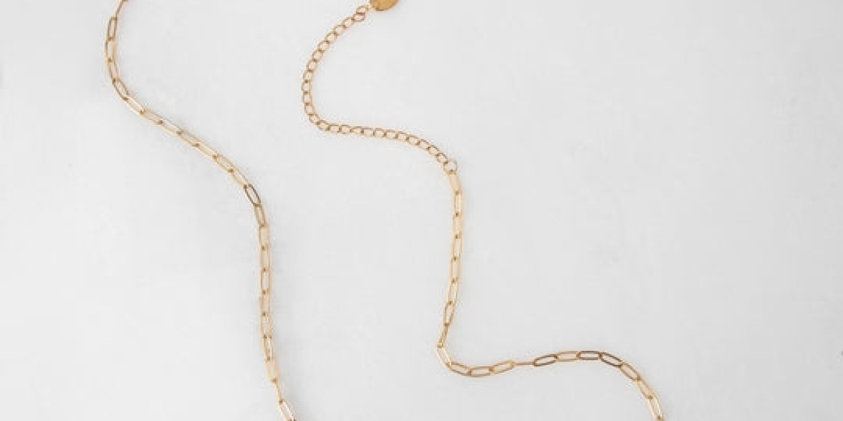 How to Choose the Right Necklace for Your Outfit