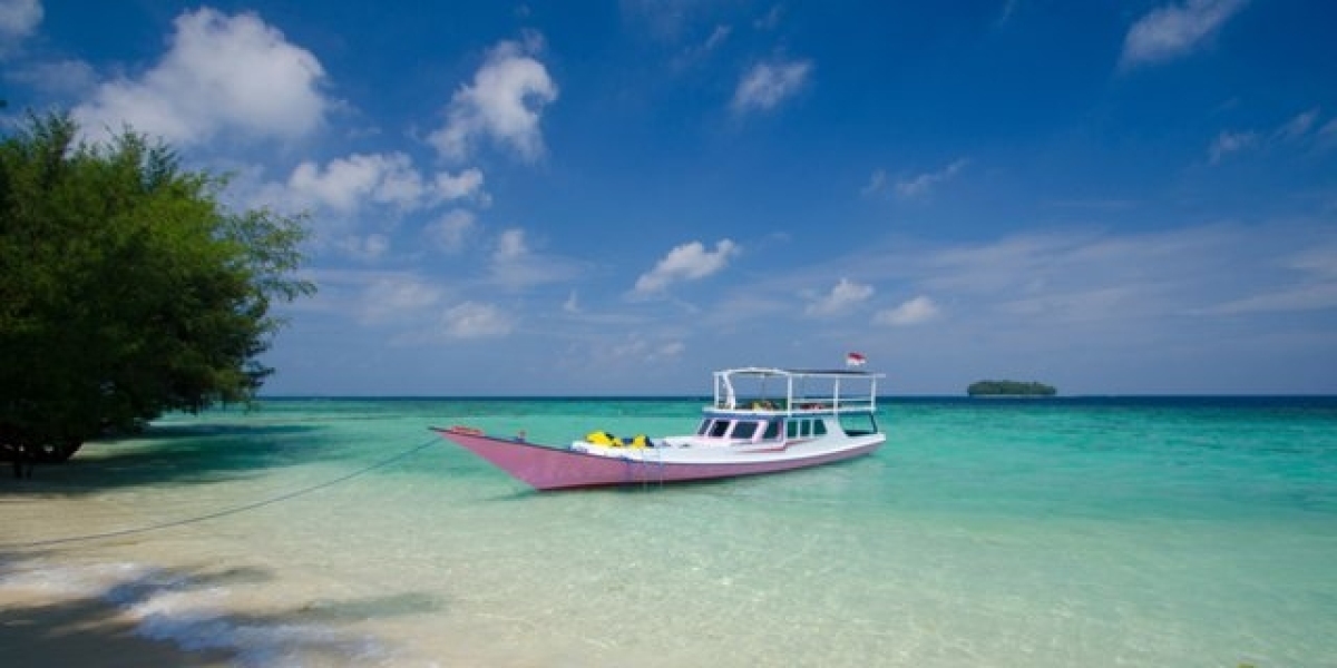 Menyusuri Keindahan Pantai Ujungwatu, Jepara