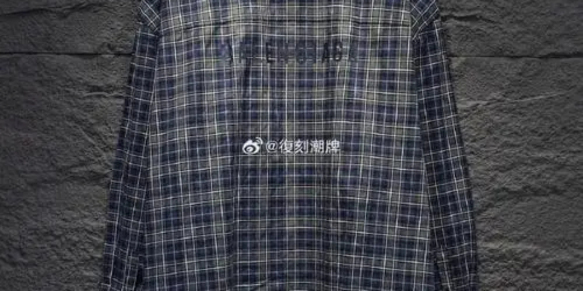 探索時尚前沿：巴黎世家（Balenciaga）襯衫的非凡魅力與購買指南