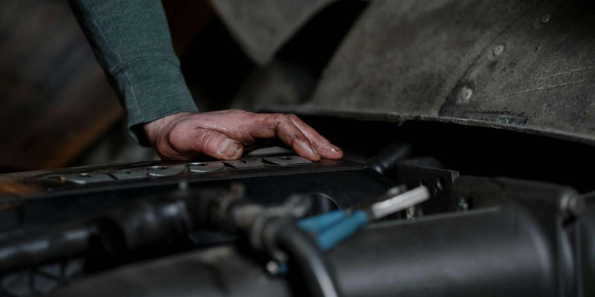 Mobile Mechanic vs. Auto Repair Shop: Which One Gets You Back on the Road Faster?