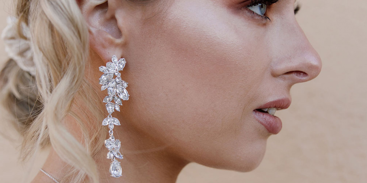 Earrings for Bridesmaids: Elevating Your Wedding Aesthetic