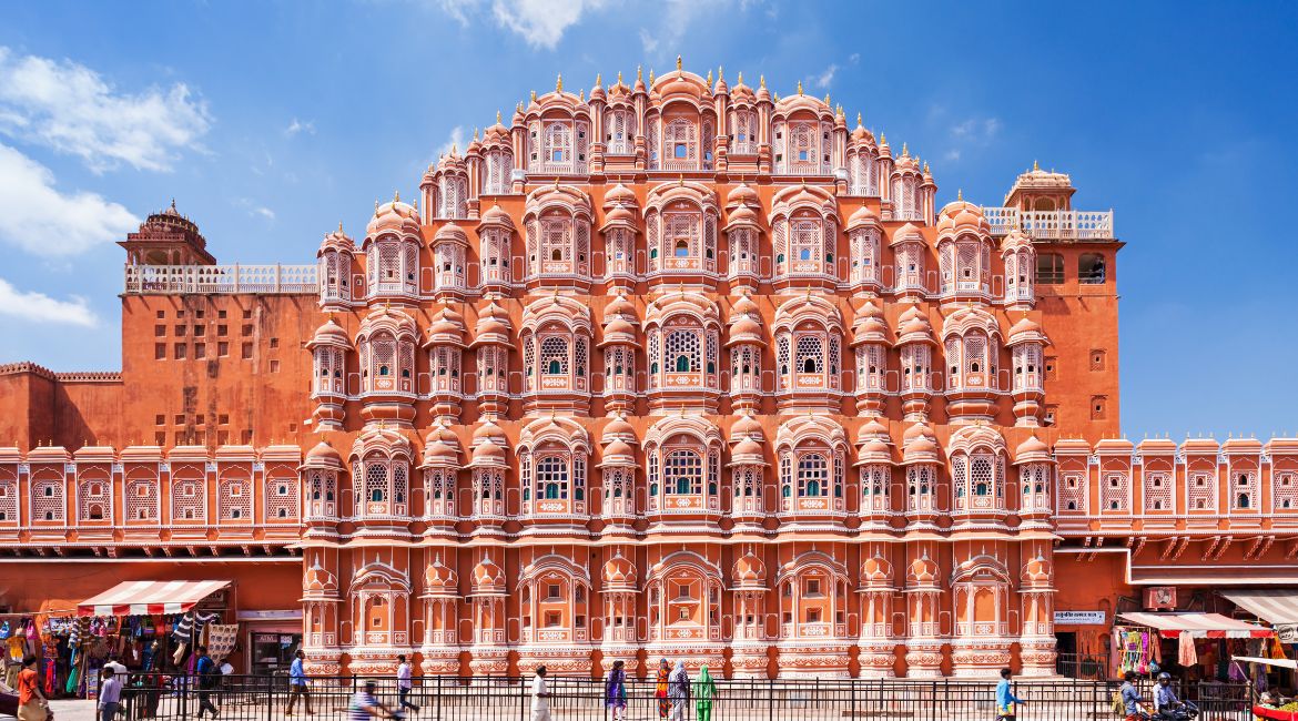 A Journey Through Jaipur's Best Heritage Hotels and Culinary Delights