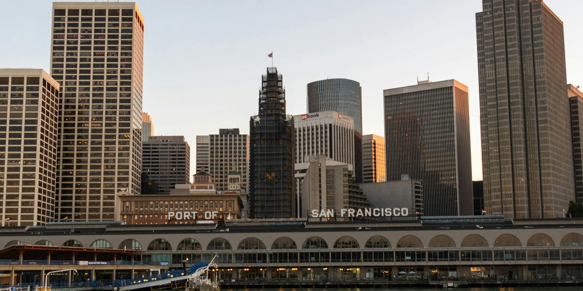 Chauffeur Service for Business Travel in San Francisco: Luxury and Reliability