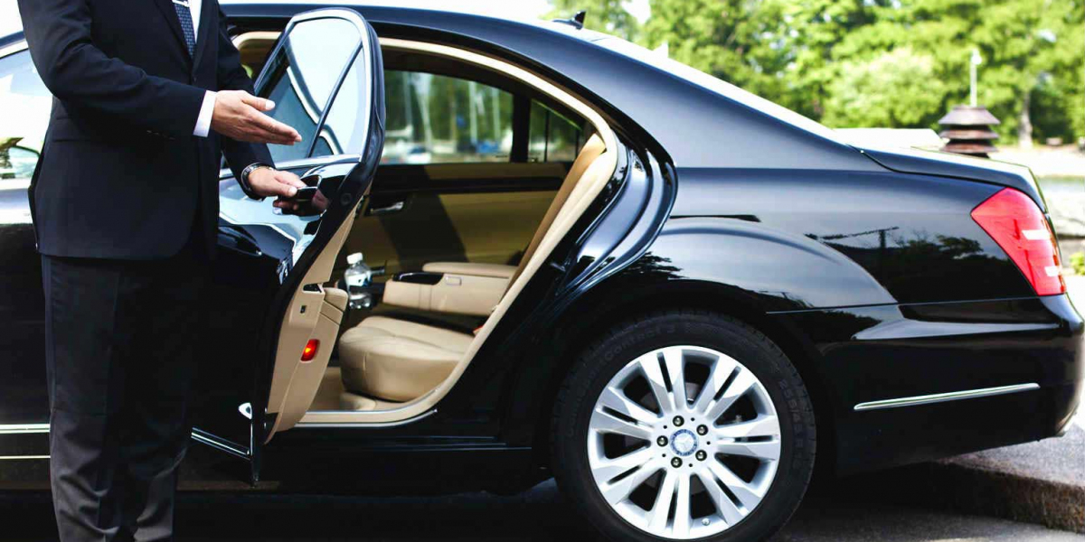 Chicago's Premier Luxury Car Service for Style & Comfort