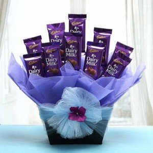 Send Chocolates to Noida | Online Chocolate Delivery in Noida - OyeGifts