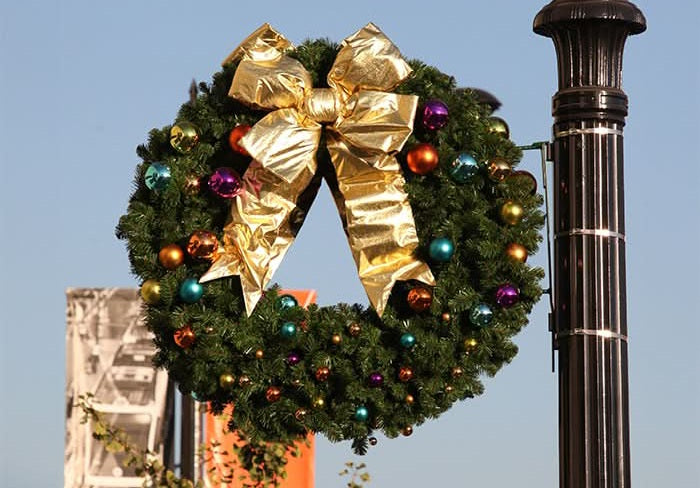 Why Choose an Eco-Friendly Wreath? Reducing Holiday Waste in Style                      – Dekra-Lite