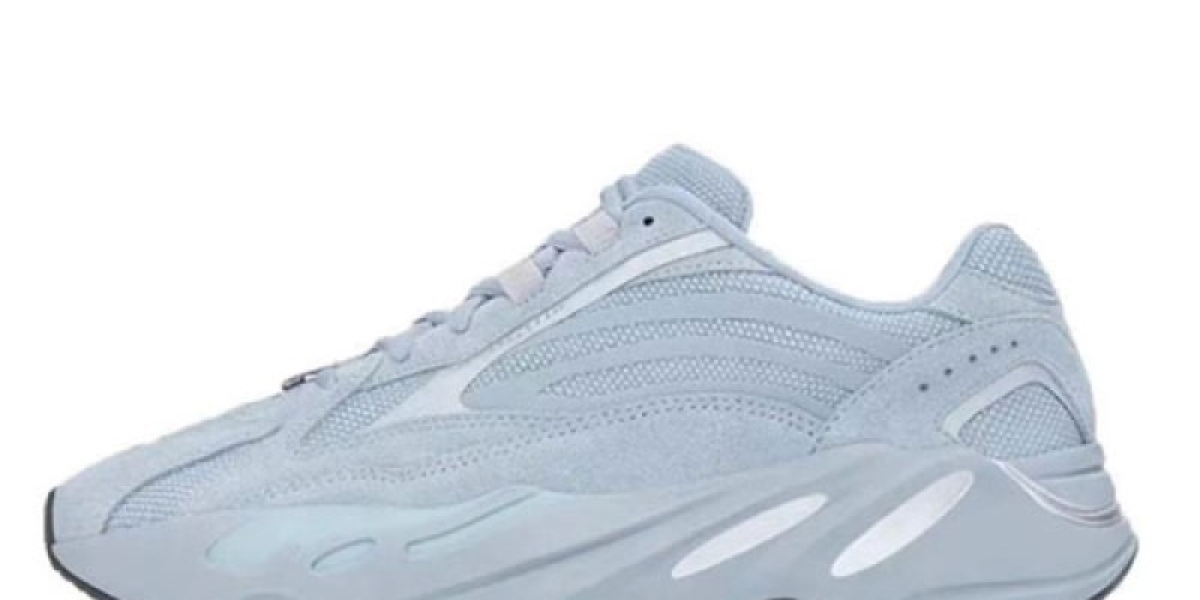 Yeezy 700：經典潮流老爹鞋的標桿之作