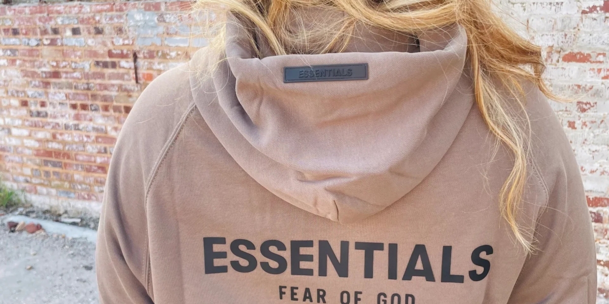 The Essentials Hoodie: A Must-Have Wardrobe Staple in Canada