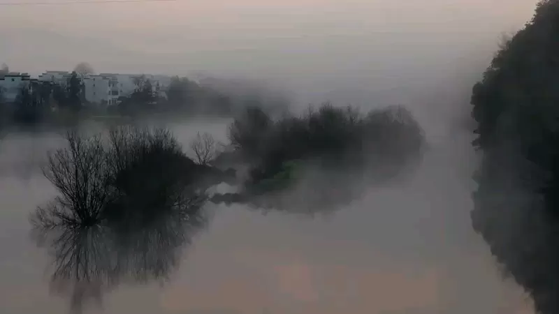 我说下雨真烦你说烟雨江南,算了和你们北方人说不清楚